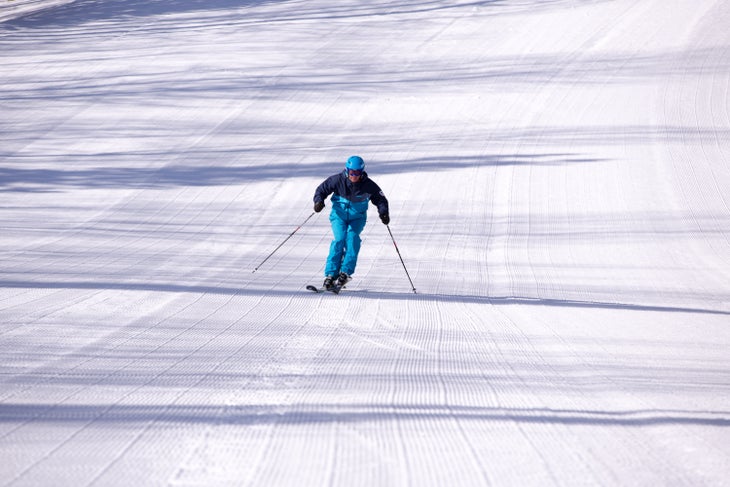 D77C7563 Michael Rogan demonstrates a one-ski technique drill to promote good pressure control.