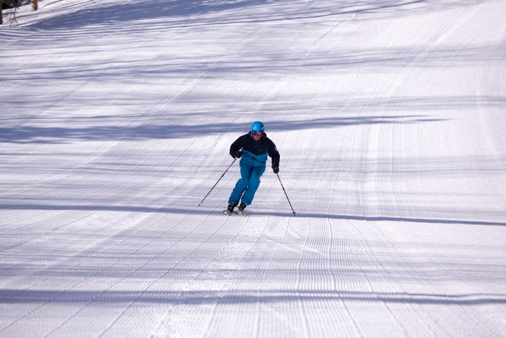 D77C7564 Michael Rogan demonstrates a one-ski technique drill to promote good pressure control.