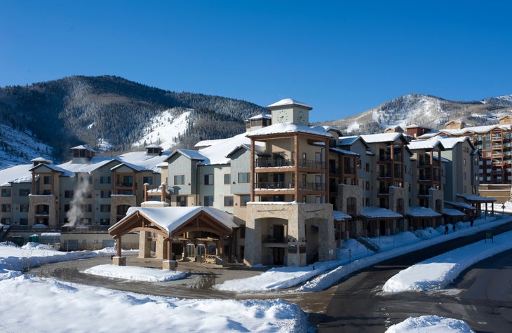 (Parkcity)Can_Silverado_Winter_exterior None