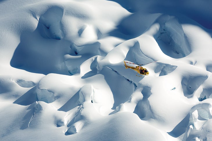 skimag-alaska-CREDIT_CourtesyofAlaskaHeliskiing-JQMcCarty None