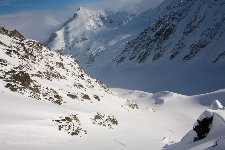 skimag-alaska-ValdezHeliSkiingGuides-byJayBeyer None