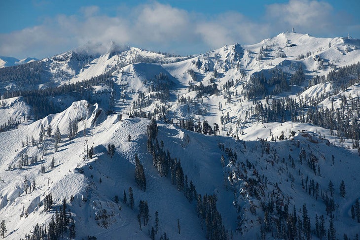 SKI1017_RGW_Squaw_CourtesySquawAlpine resort guide 2018 overall squaw valley