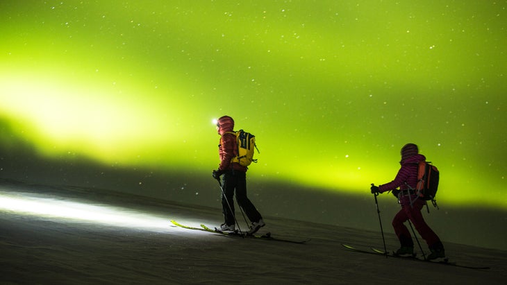 177726 Skinning underneath the Northern Lights