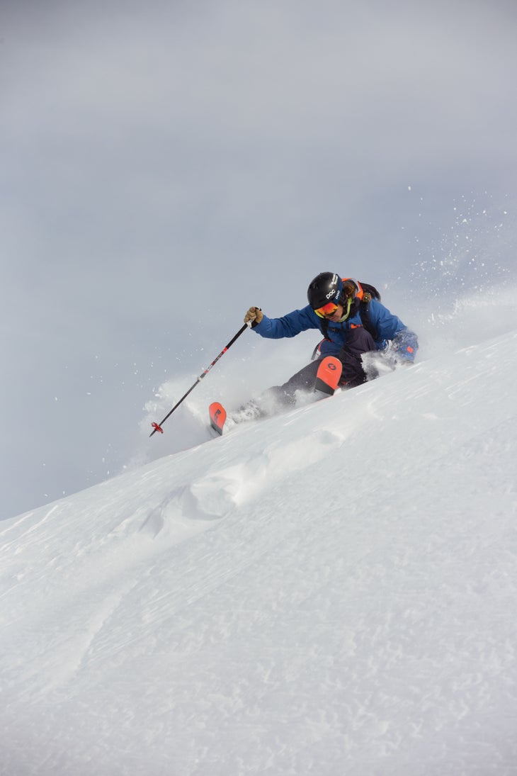 SKI0218_CLI1_HopTurn LOAD THE SPRING This is where the energy for the hop turn starts. Pressure the downhill ski into the fall line through the heel. Anticipate the pole…