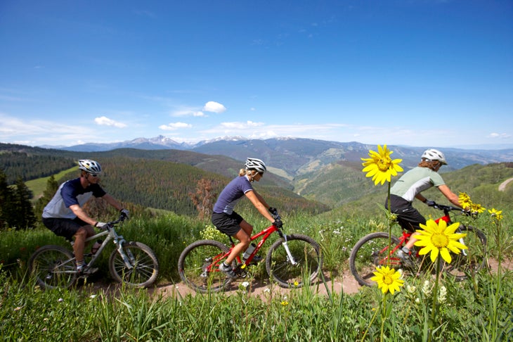 Mountain_Biking_Group_View_by_Chris_McLennan Guests participate in a mountain bike clinic at Vail Epic Discovery