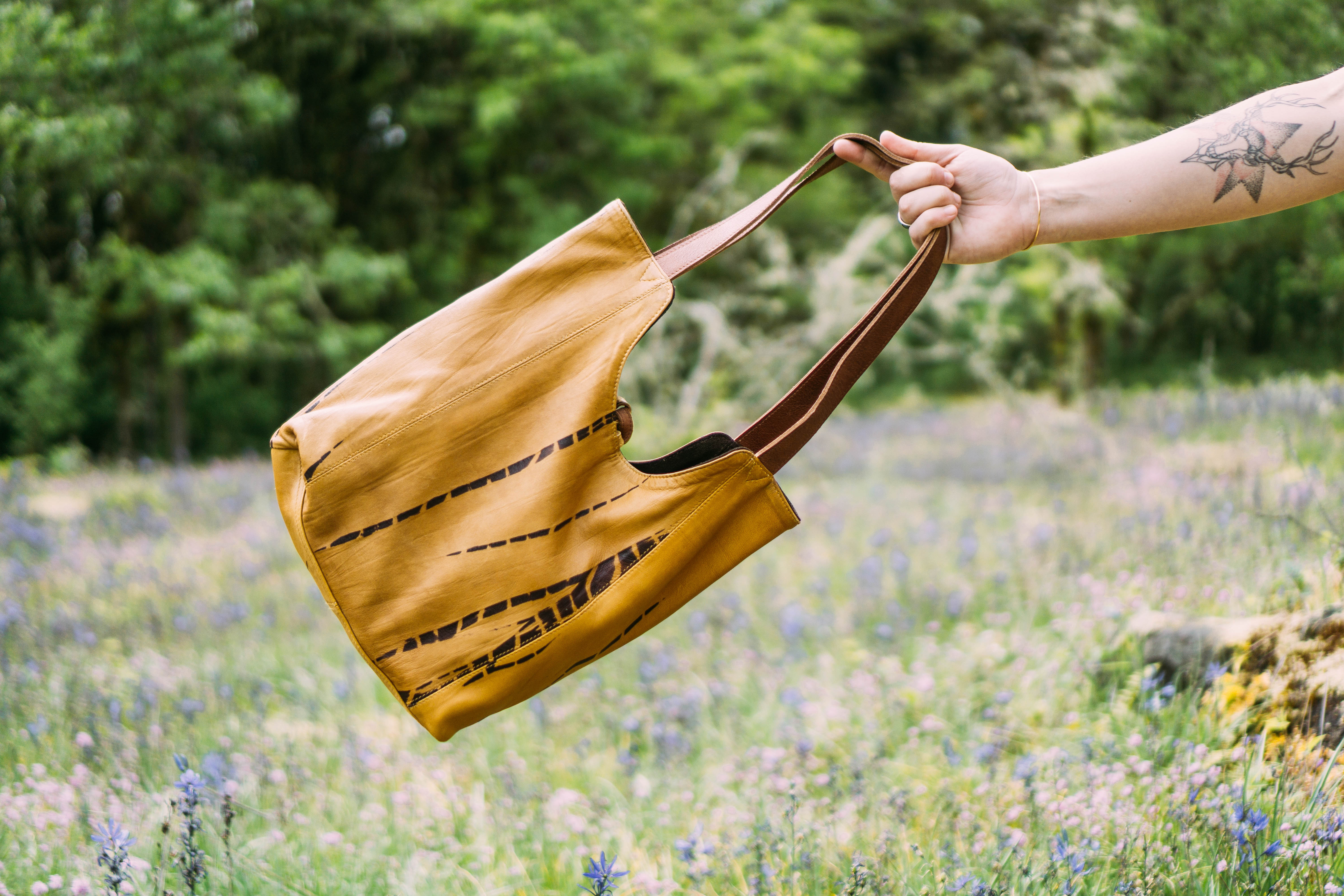 "Anabaglish Birdie Reversible Tote"