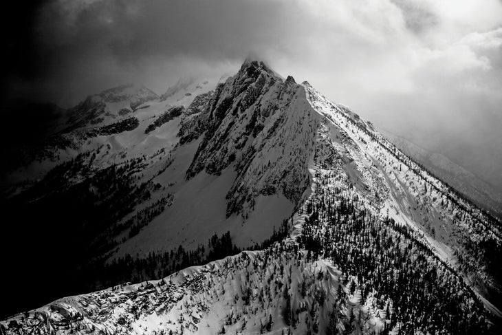 SKI1018_UTL2_NorthCascadeHeli_byKeriBascetta_LIGHTER Mountains with North Cascade Heli