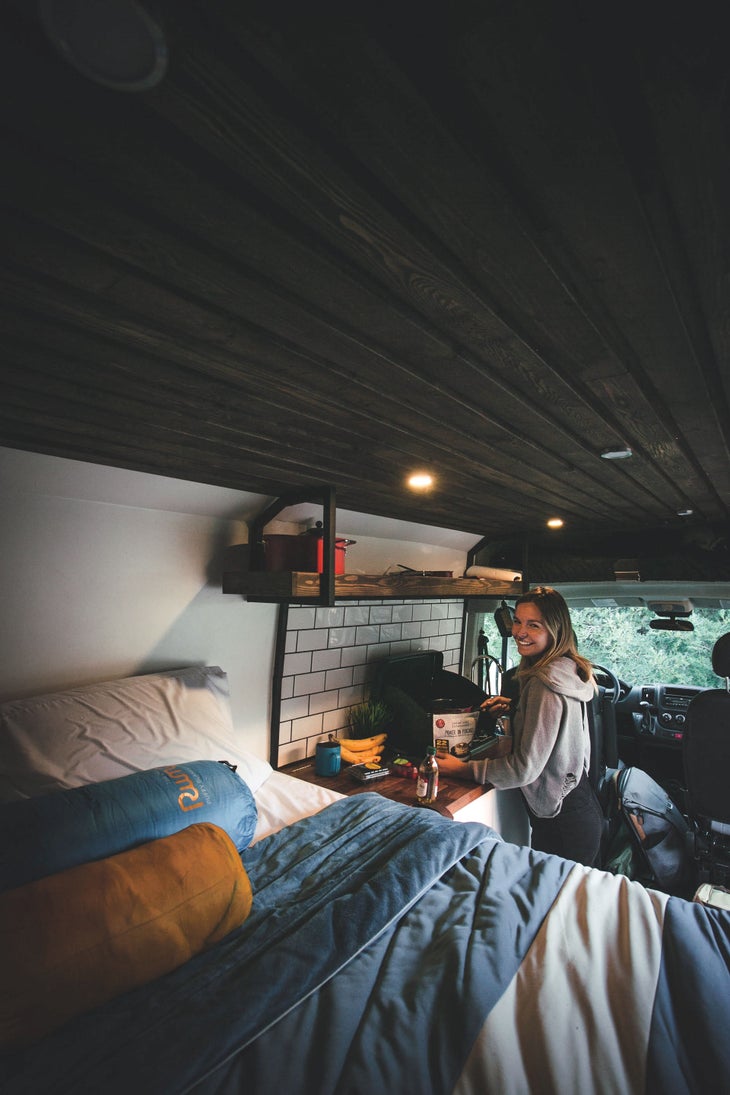 SKI0119-ROA-VanlifeCustoms-vanlife.sagas2-v2 Breakfast in bed, anyone?