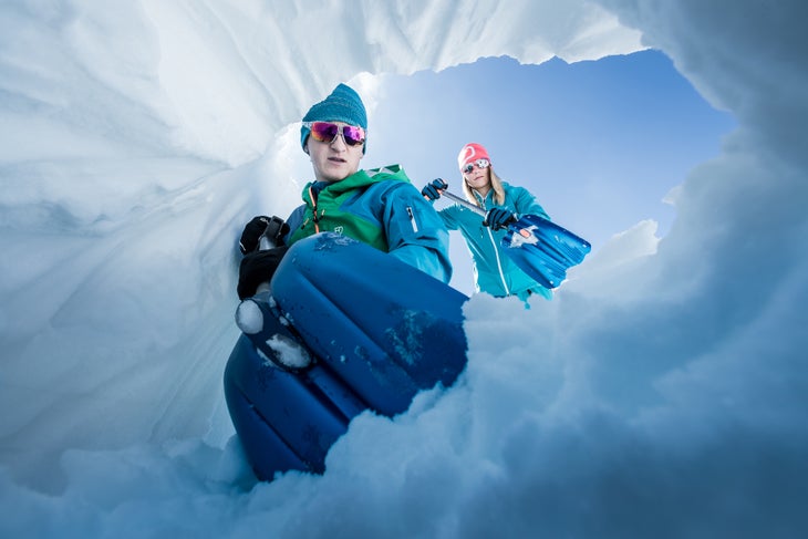 Ortovox Digging_Stubai_Hansi Heckmair_MedRes Avalanche digging