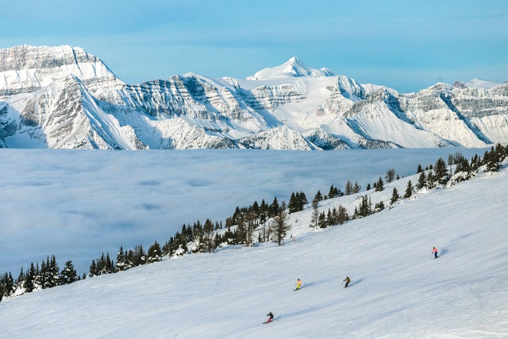"Lake Louise Resort Guide 2020"