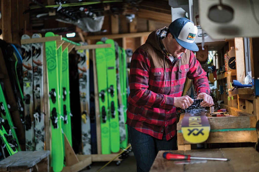 How to Wax Your Own Skis In 4 Easy Steps