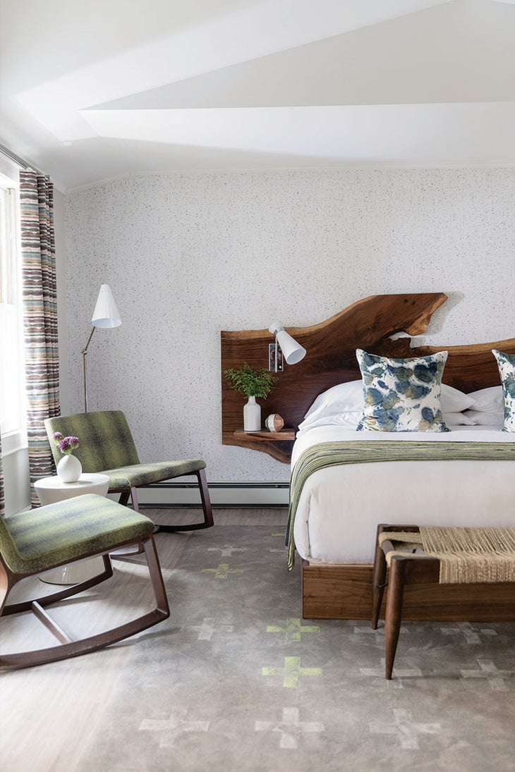 SKI1119-TOW-FieldGuide Field Guide Hotel in Stowe Vermont
