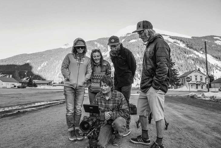 SNW70-SIL-20190419-SilvertonDSC00834_byIanAnderson The athletes checking in with the cinematographers.