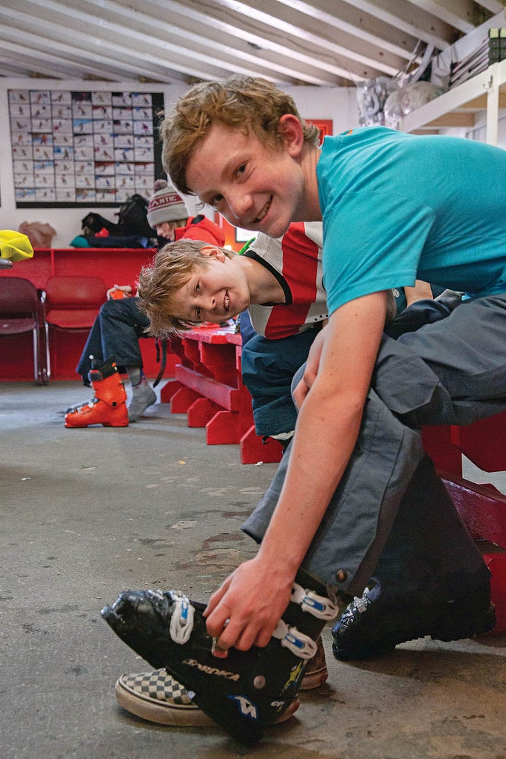 SKI0120-Eldora03 Sawyer Zeldner and Darian Squires in EMSC's clubhouse.