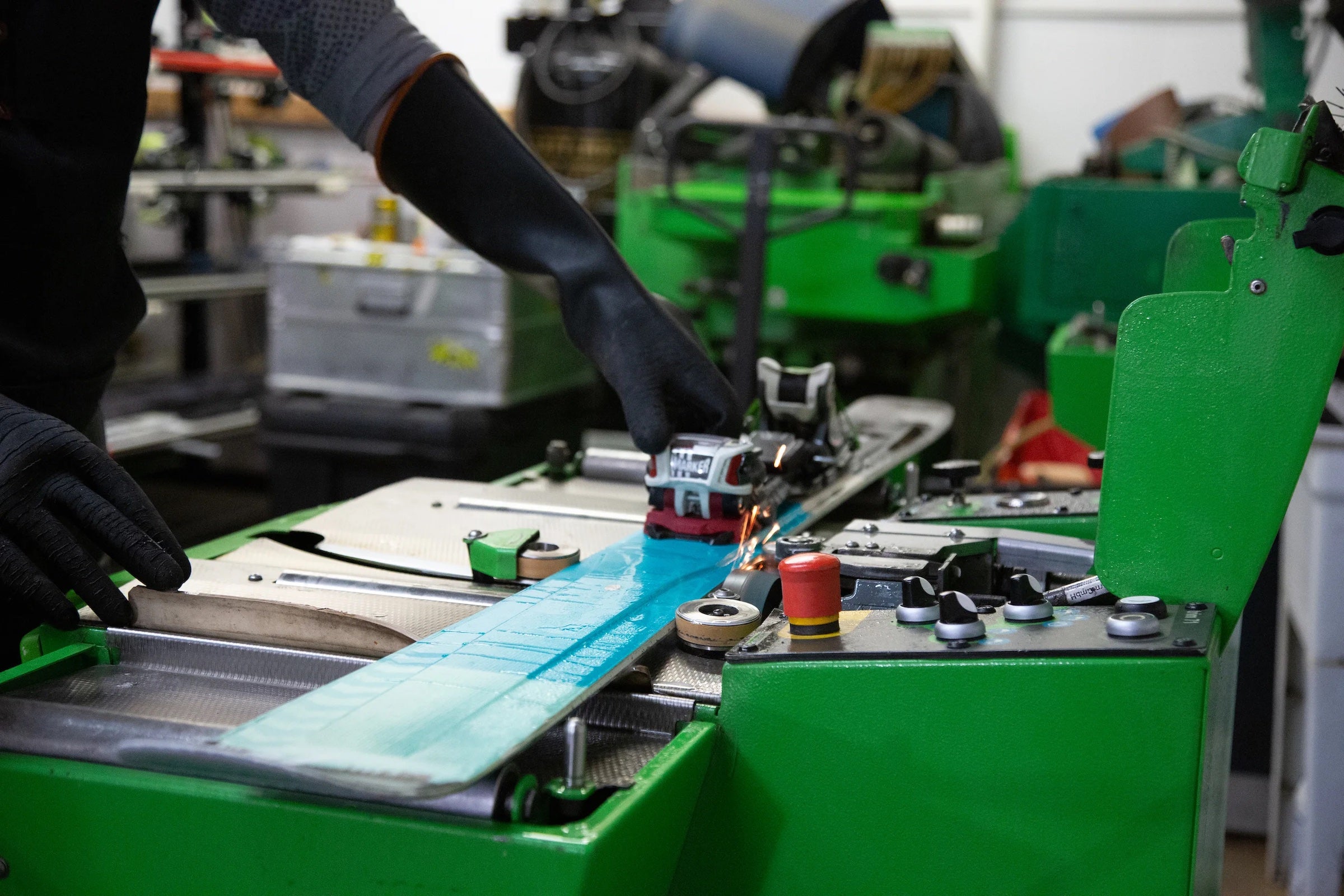 Ski tuning stone grinding machine