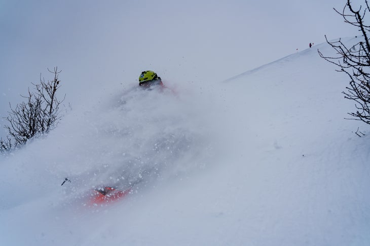 BUR08371 Pow skiing at Lake Louise