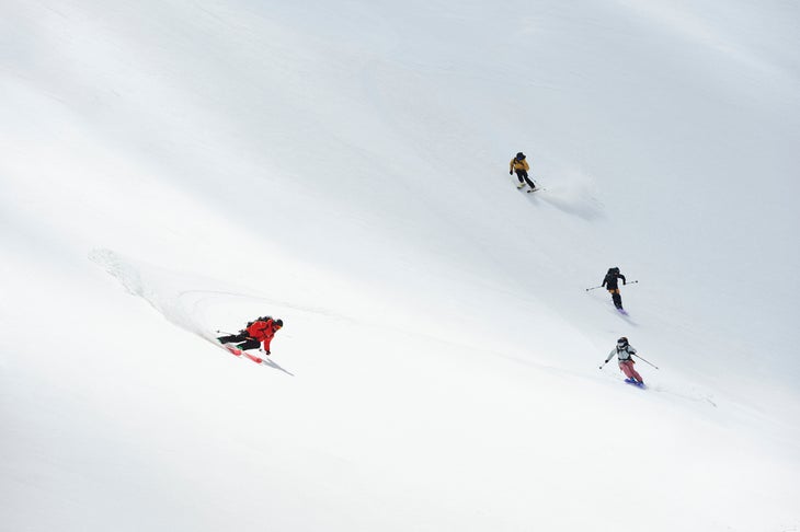 FAC_ZTVFILM_RuediFluck-200520-pdg-actionshoot-0559 1 Zermatt to Verbier: Sam Anthamatten, Elisabeth Gerritzen, Yann Rausis, and Anna Smoothy skiing