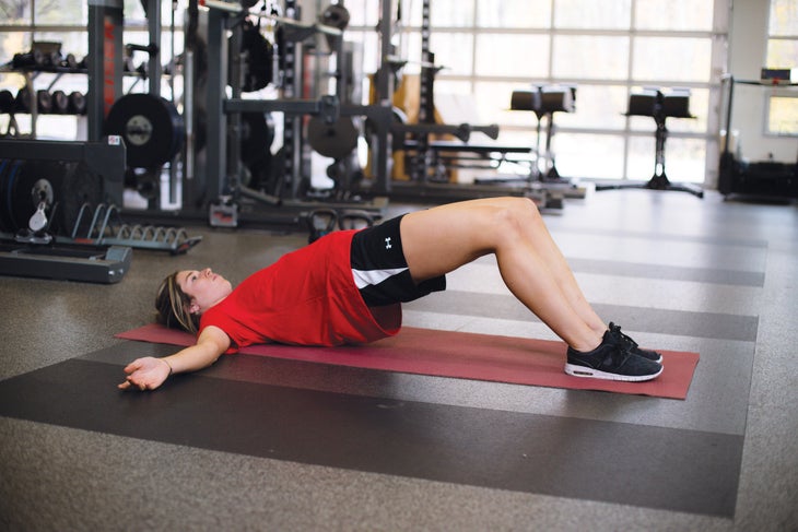 SKI1120-FIT-HipBridge Warm-up move for skiers: hip bridge