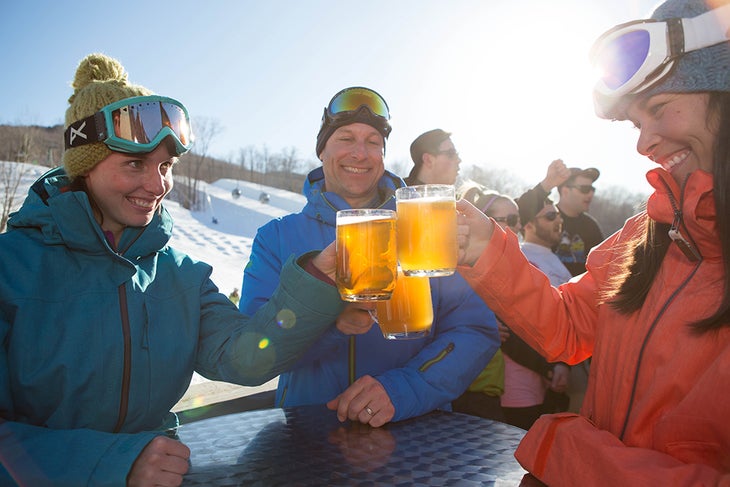 Skiers apres at Loon Mountain