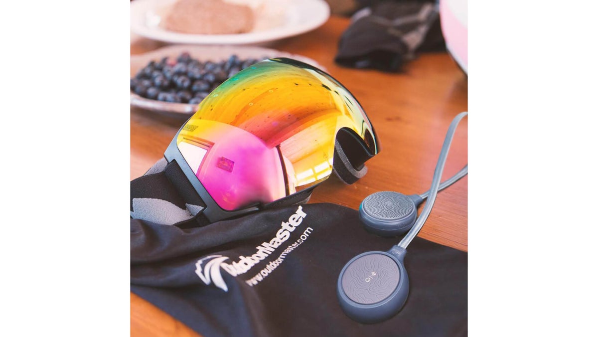 Outdoor Master Wireless Headphones Can Be Used With Gloves On SKI