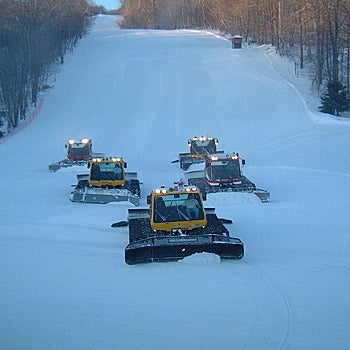 Party at the Basin As the chairs continued to load, local radio station KSMT was there to keep the crowds entertained.