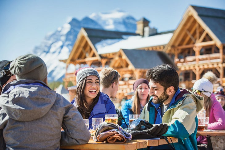 SKI1018-RG-LakeLouise-Dine Dining at Lake Louise