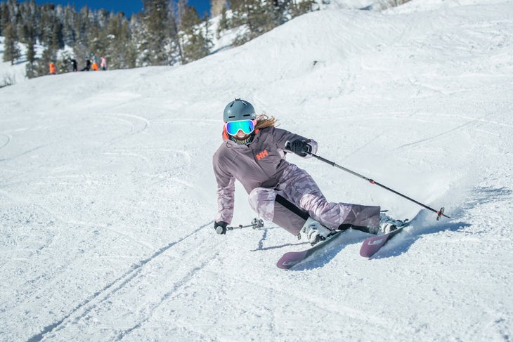 Tester Katie Ryan demos the Elan Ripstick 102 all-mountain skis on groomers