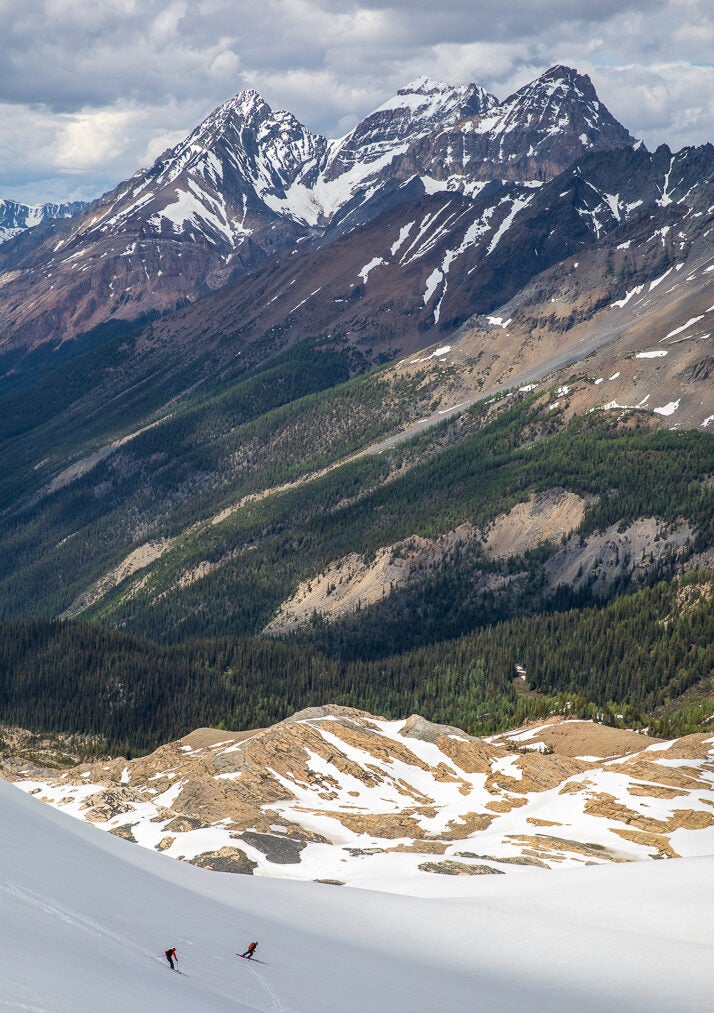 Blind skier Tyson Rettie makes some turns in the B.C. backcountry