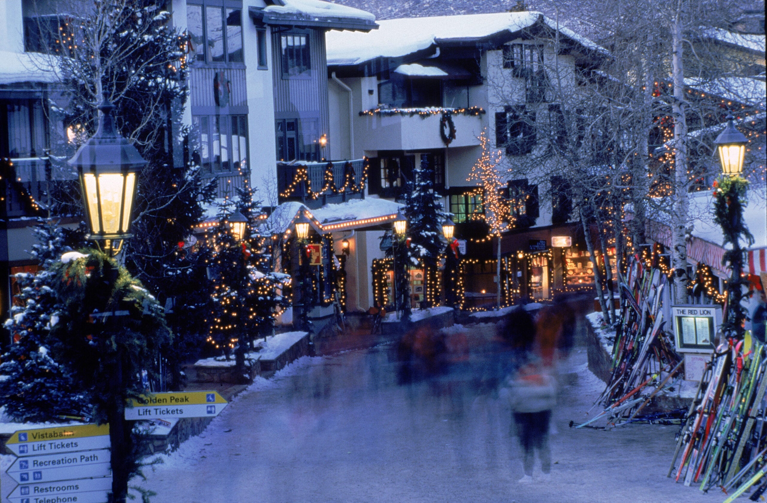 Ultimate Guide to Vail in Winter with Kids for Non-Skiers — A Mom Explores  | Family Travel Tips, Destination Guides with Kids, Family Vacation Ideas,  and more!, image size:2560x1678