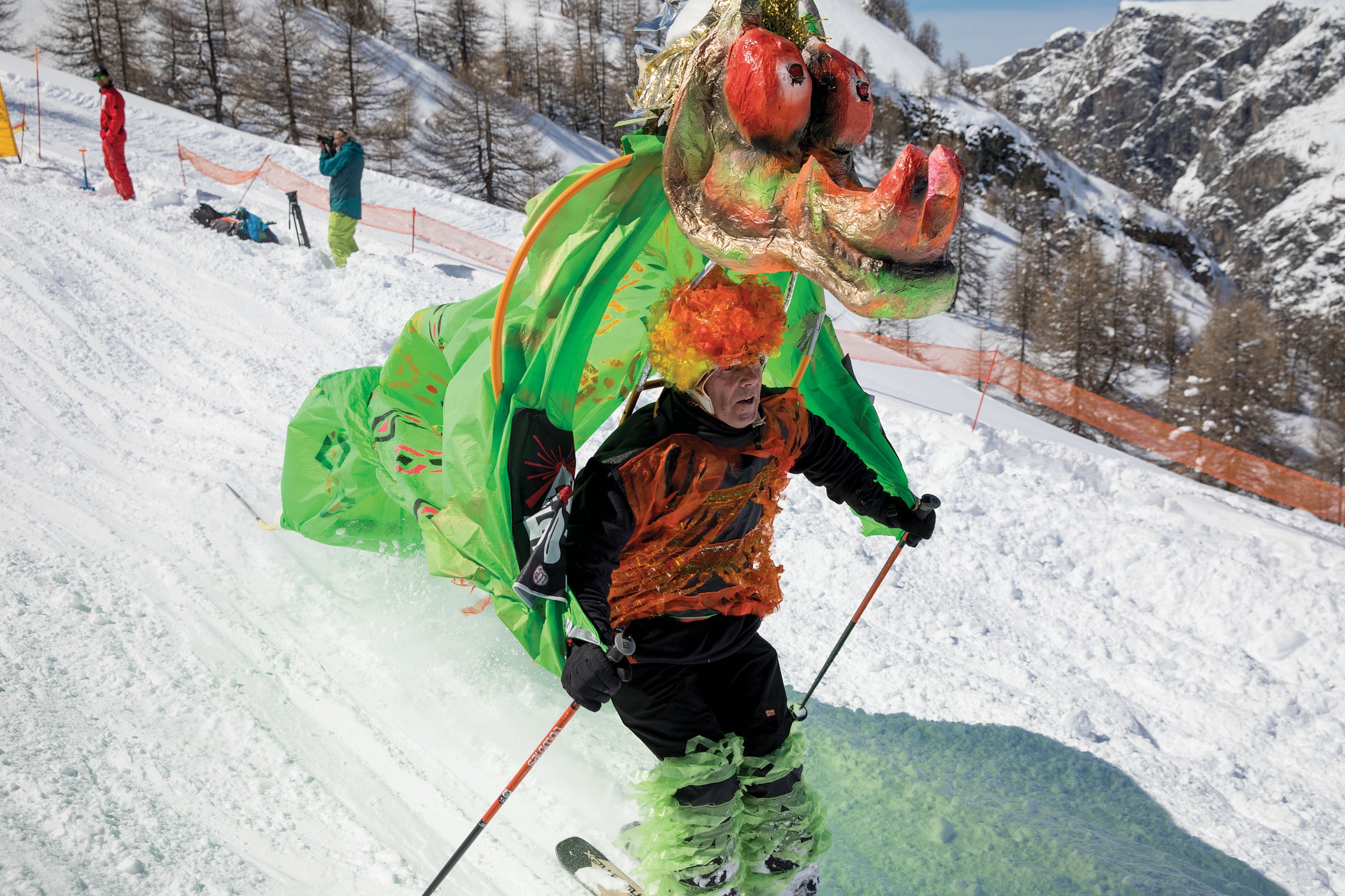 WEB SKI1219-Derby0762-byChristofferSjostrom copy Skier in dragon costume at the Derby De La Meije